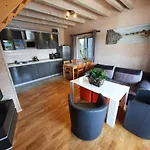 Homes 777 Karwia